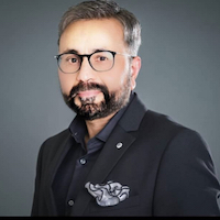 KISS PR founder Qamar Zaman headshot